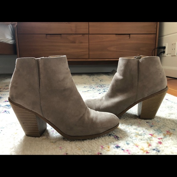 Banana Republic heeled booty. Size 8.5. Color is a grey/tan - Picture 3 of 5